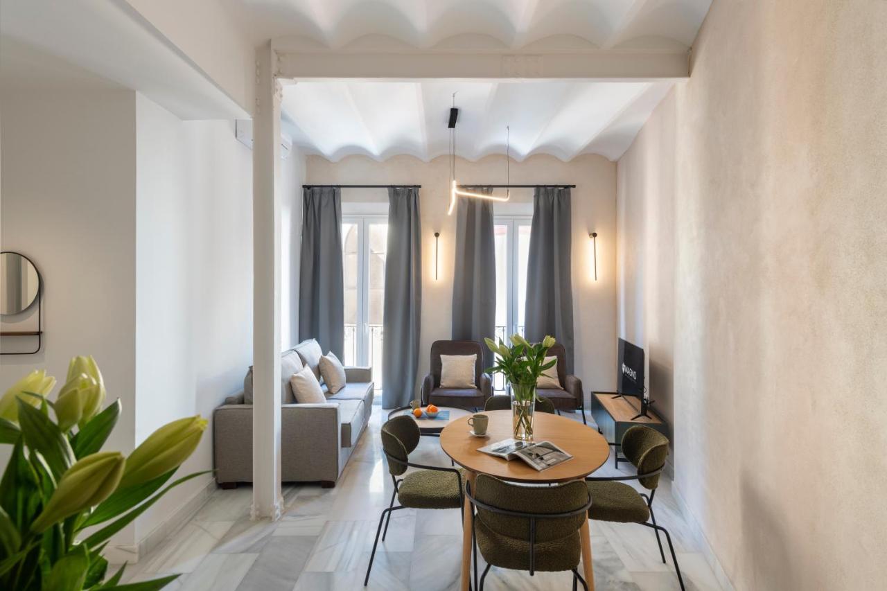 Magno Apartments San Gil - Shared Jacuzzi Севилья Экстерьер фото