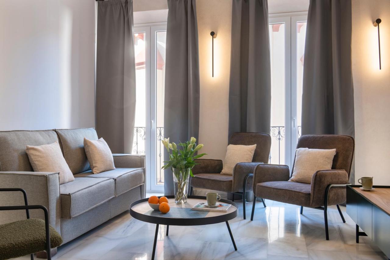 Magno Apartments San Gil - Shared Jacuzzi Севилья Экстерьер фото