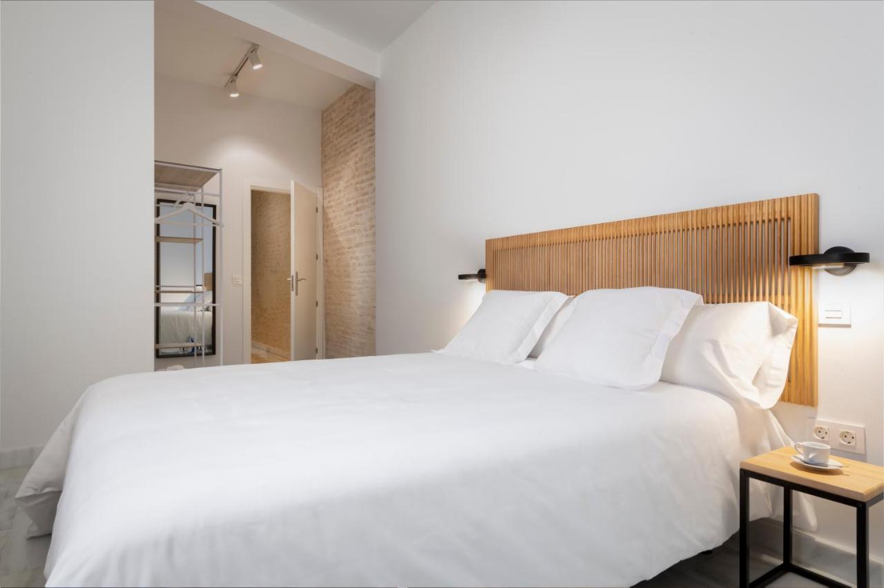 Magno Apartments San Gil - Shared Jacuzzi Севилья Экстерьер фото
