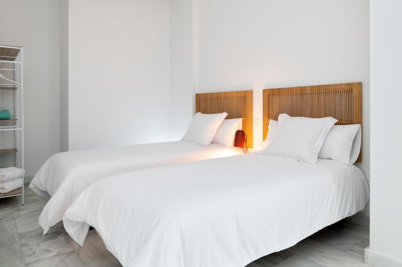 Magno Apartments San Gil - Shared Jacuzzi Севилья Экстерьер фото