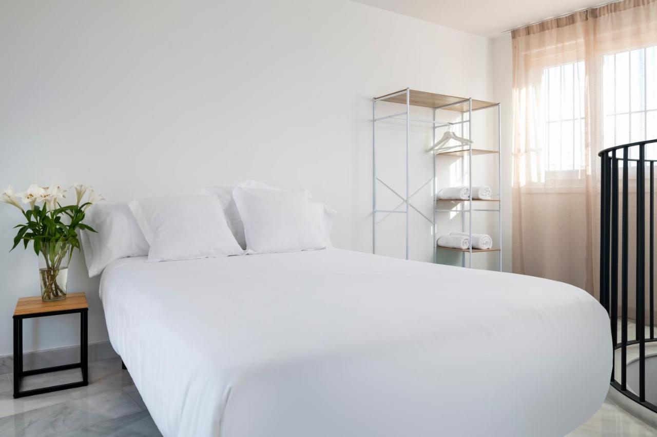 Magno Apartments San Gil - Shared Jacuzzi Севилья Экстерьер фото