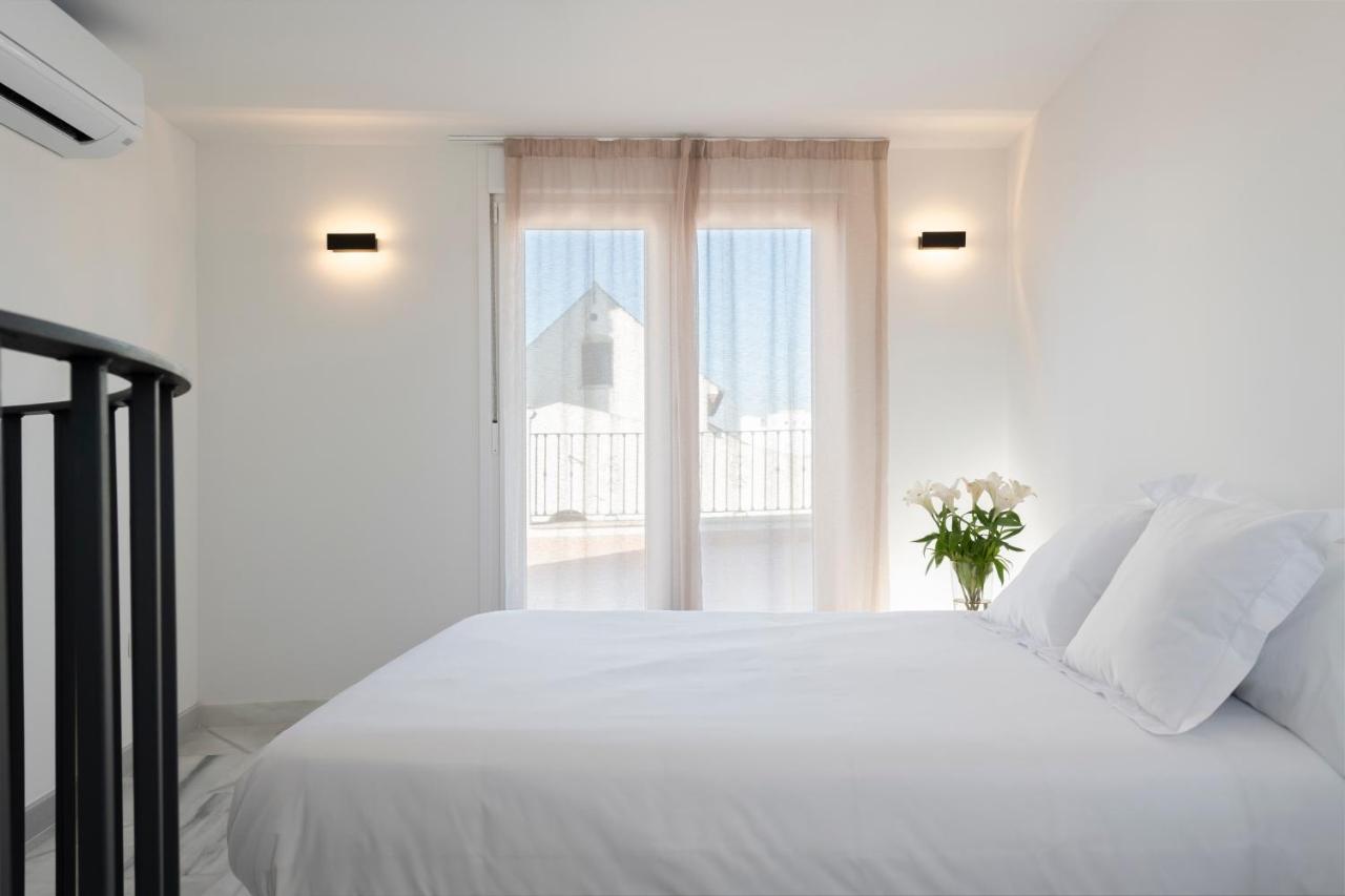 Magno Apartments San Gil - Shared Jacuzzi Севилья Экстерьер фото