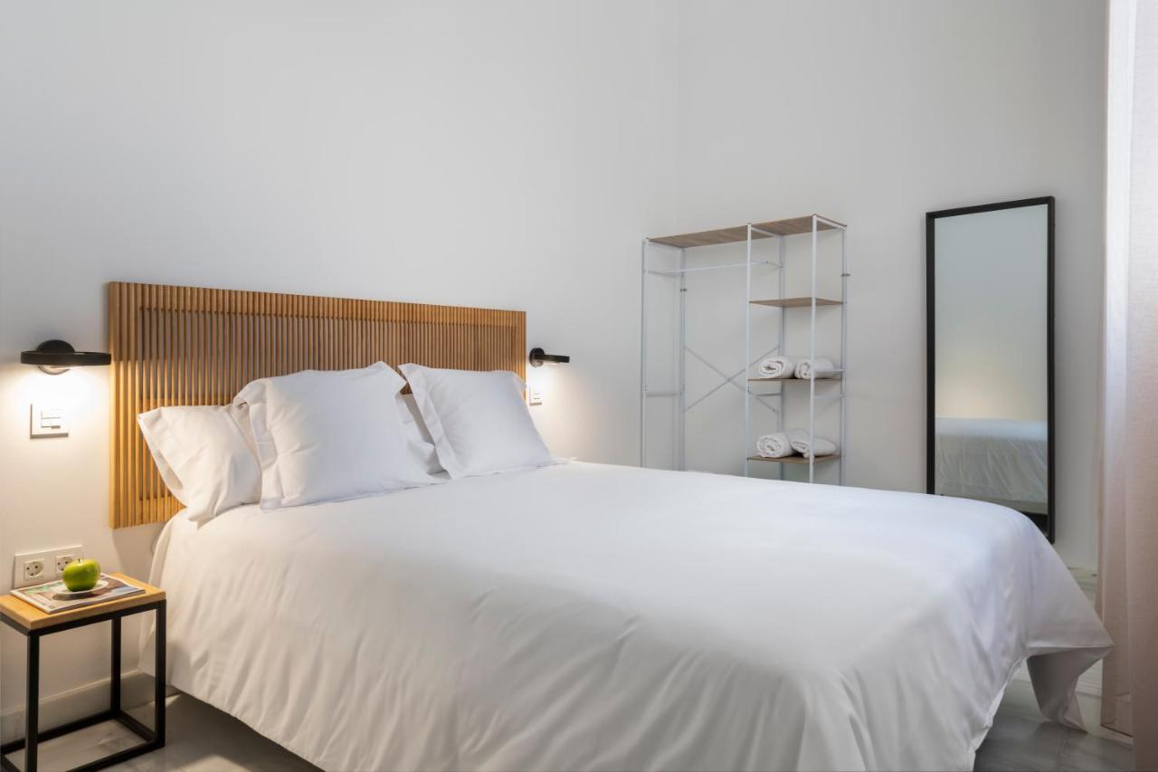 Magno Apartments San Gil - Shared Jacuzzi Севилья Экстерьер фото