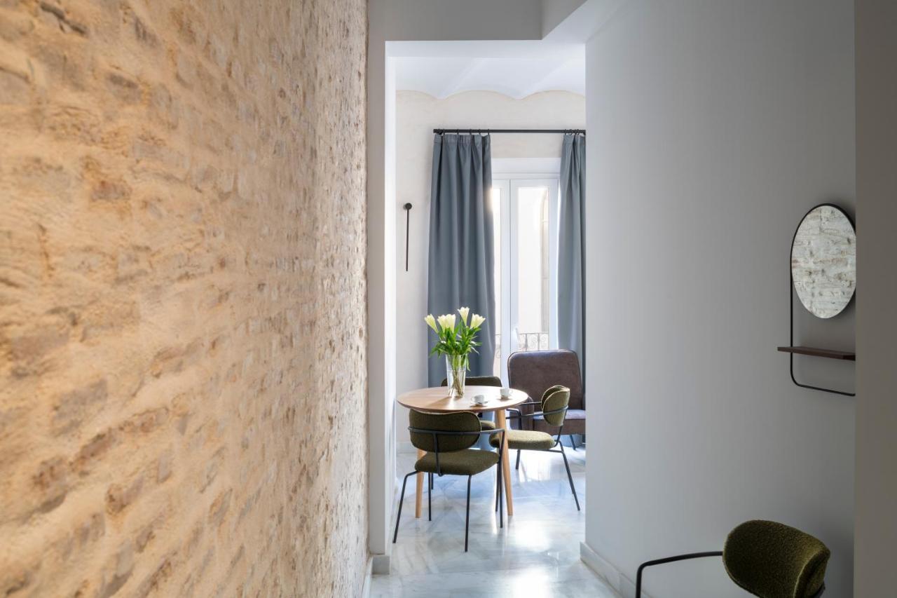 Magno Apartments San Gil - Shared Jacuzzi Севилья Экстерьер фото