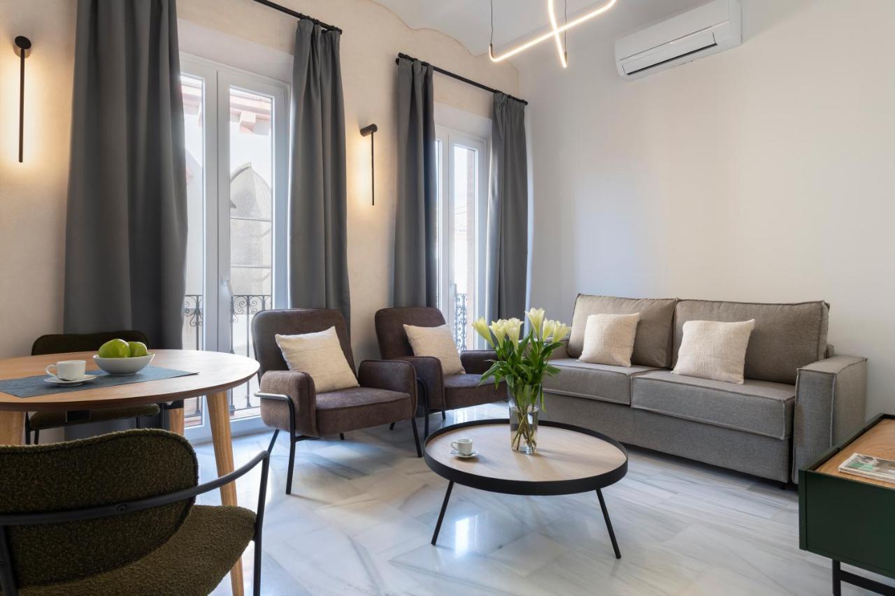 Magno Apartments San Gil - Shared Jacuzzi Севилья Экстерьер фото