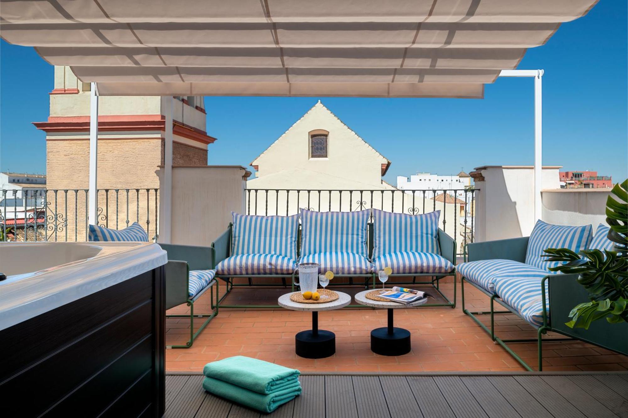 Magno Apartments San Gil - Shared Jacuzzi Севилья Экстерьер фото