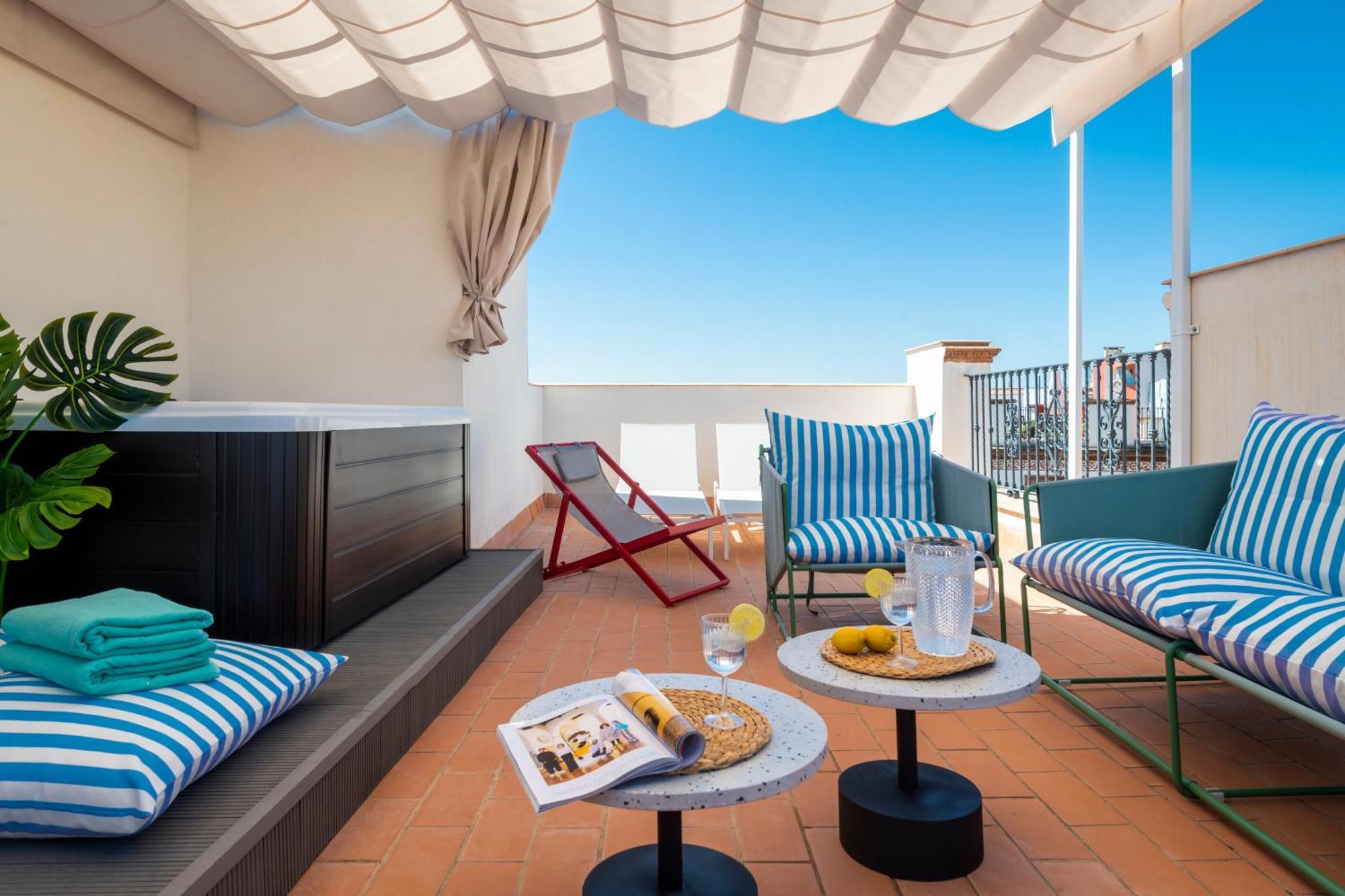 Magno Apartments San Gil - Shared Jacuzzi Севилья Экстерьер фото