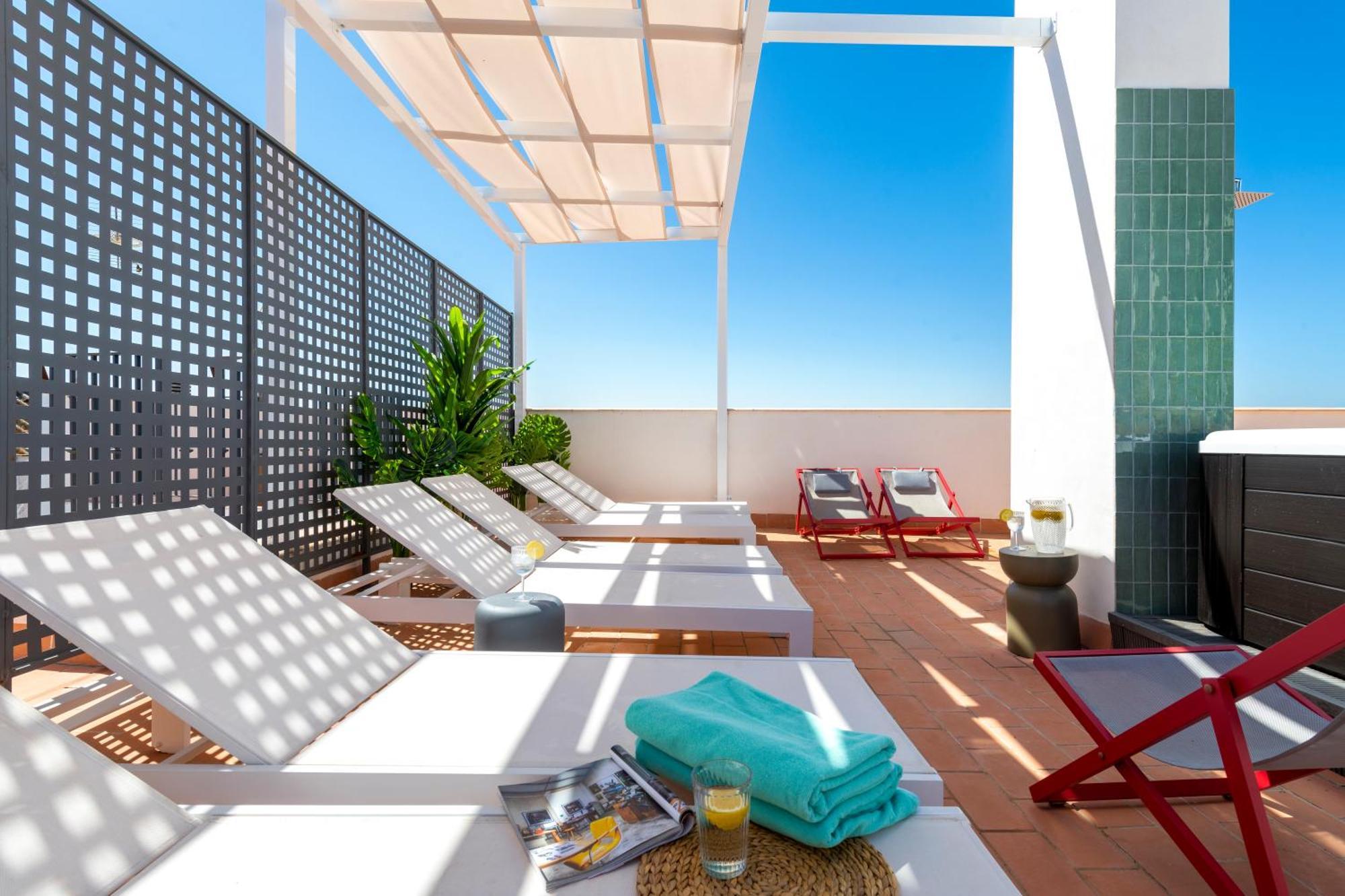 Magno Apartments San Gil - Shared Jacuzzi Севилья Экстерьер фото