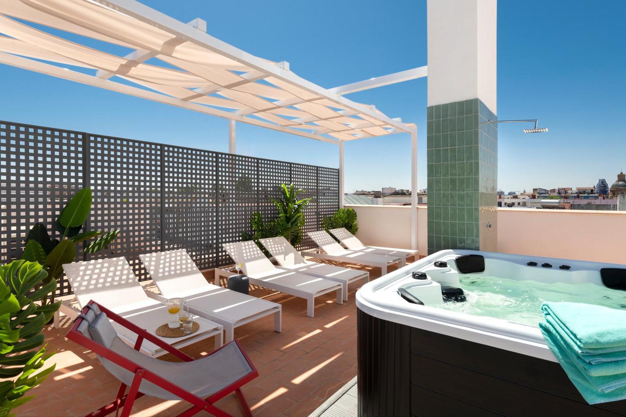 Magno Apartments San Gil - Shared Jacuzzi Севилья Экстерьер фото